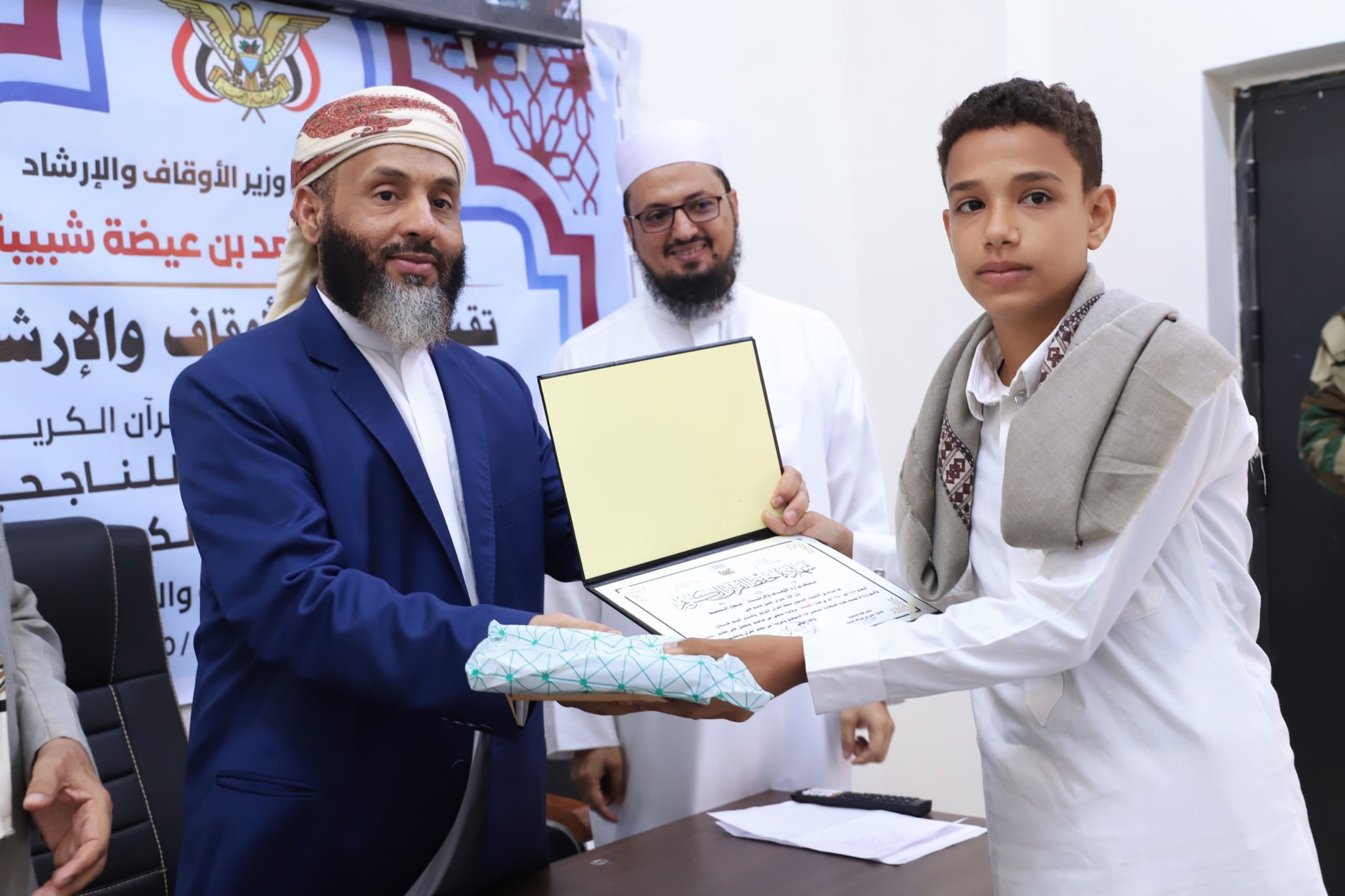 برعاية معالي وزير الأوقاف والإرشاد.. تكريم كوكبة من حفظة كتاب الله تعالى في العاصمة المؤقتة عدن